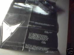 Halte Funèbre et Mélancolique au Sommet de Rochers Surplombant l'Océan